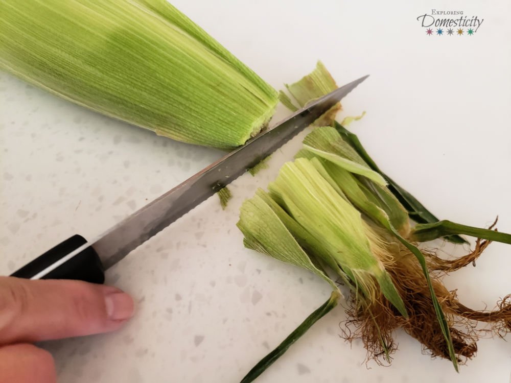 no-peel microwave corn-on-the-cob cutting off the silk