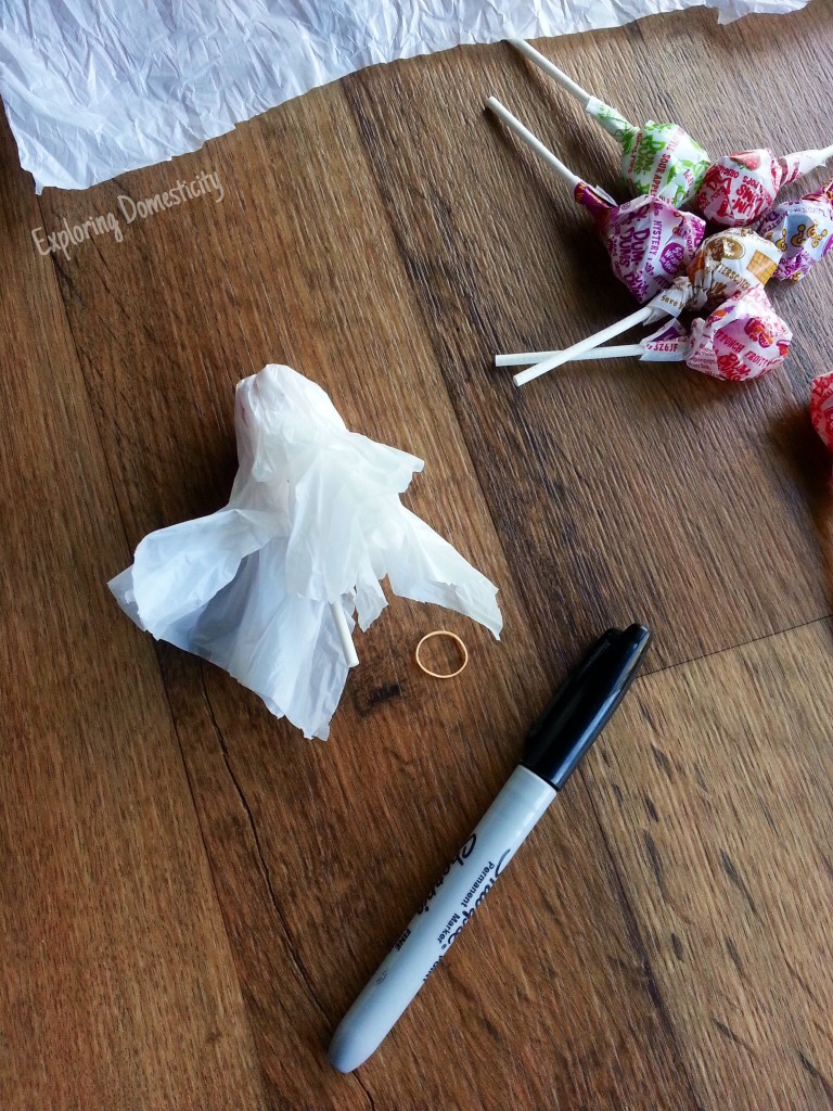 Ghost Pops: cute Halloween treat reusing plastic bags