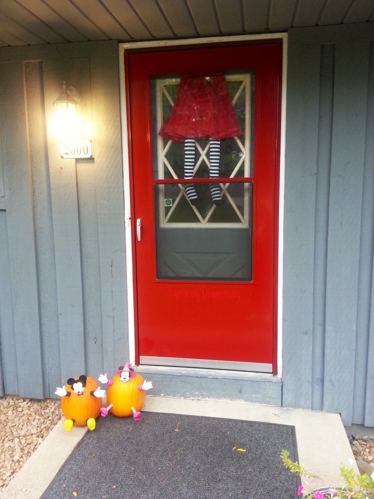 Witch in My Window: cheap, quick, and easy Halloween decoration for your door or window