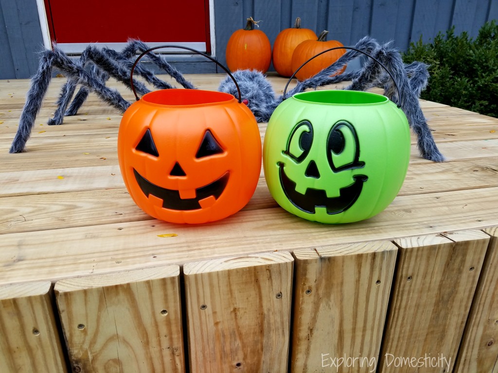 DIY Personalized Halloween Pumpkin Bucket