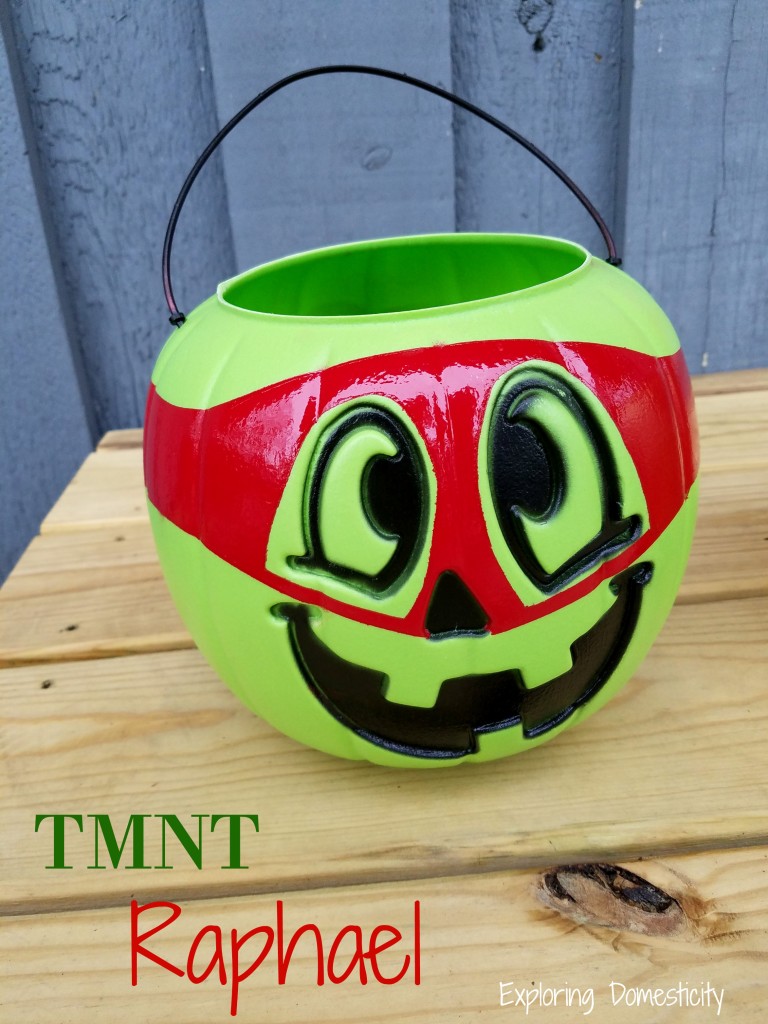 DIY Personalized Halloween Pumpkin Bucket