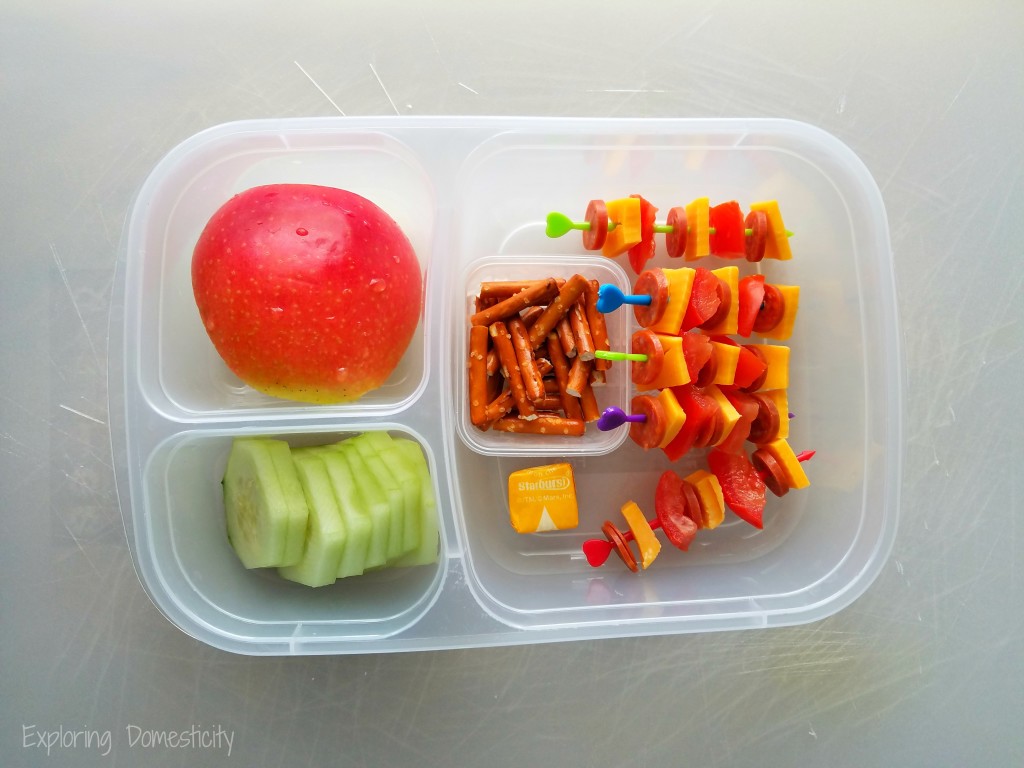 School Lunch Ideas: healthy food and the best containers - pizza kabobs