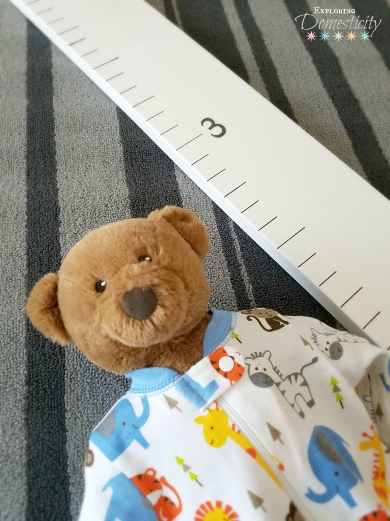 DIY Growth Chart or Measurement Board - easy and inexpensive, thoughtful baby gift