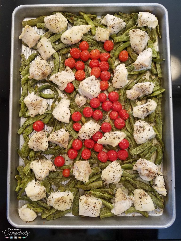 One pan dinner - easy chicken and veggies sheet pan meal