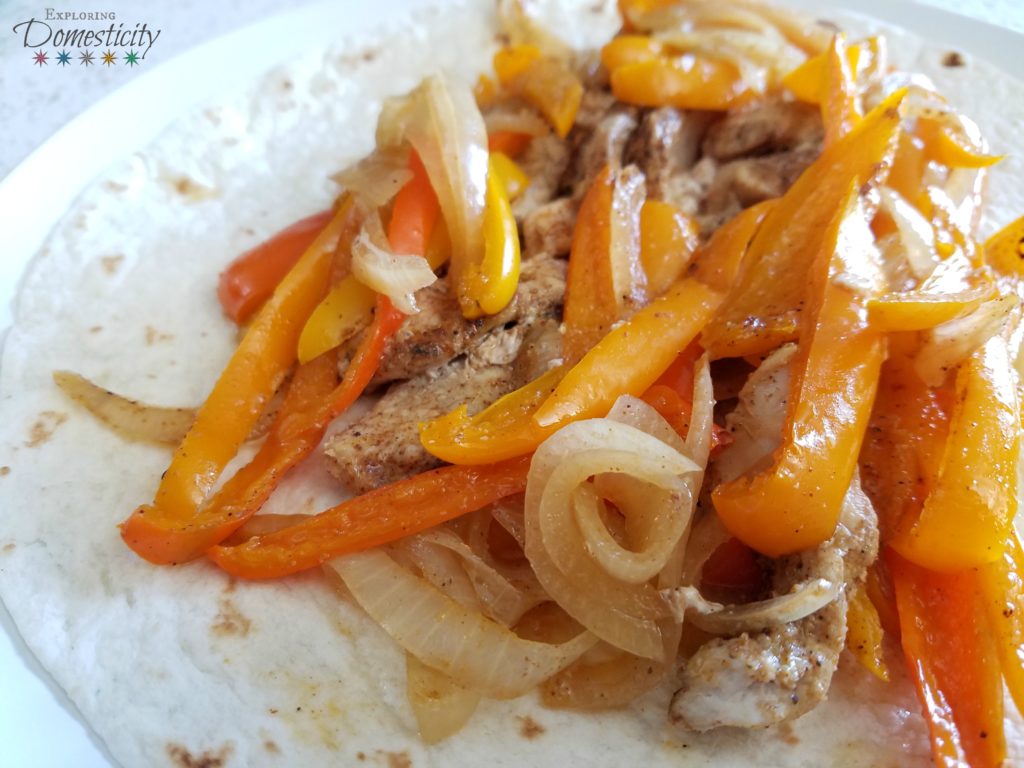 Quick healthy lunch for one - six minute chicken fajitas