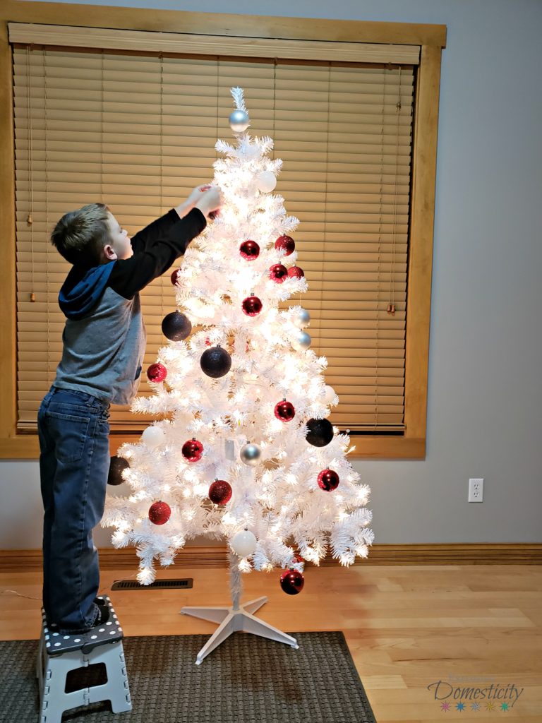Quick Holiday Activities - decorating