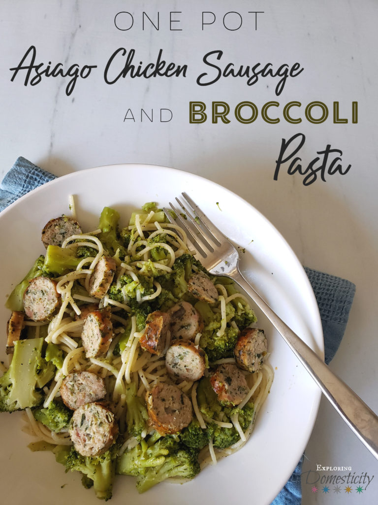 Easy One-Pot Asiago Chicken Sausage and Broccoli Pasta!