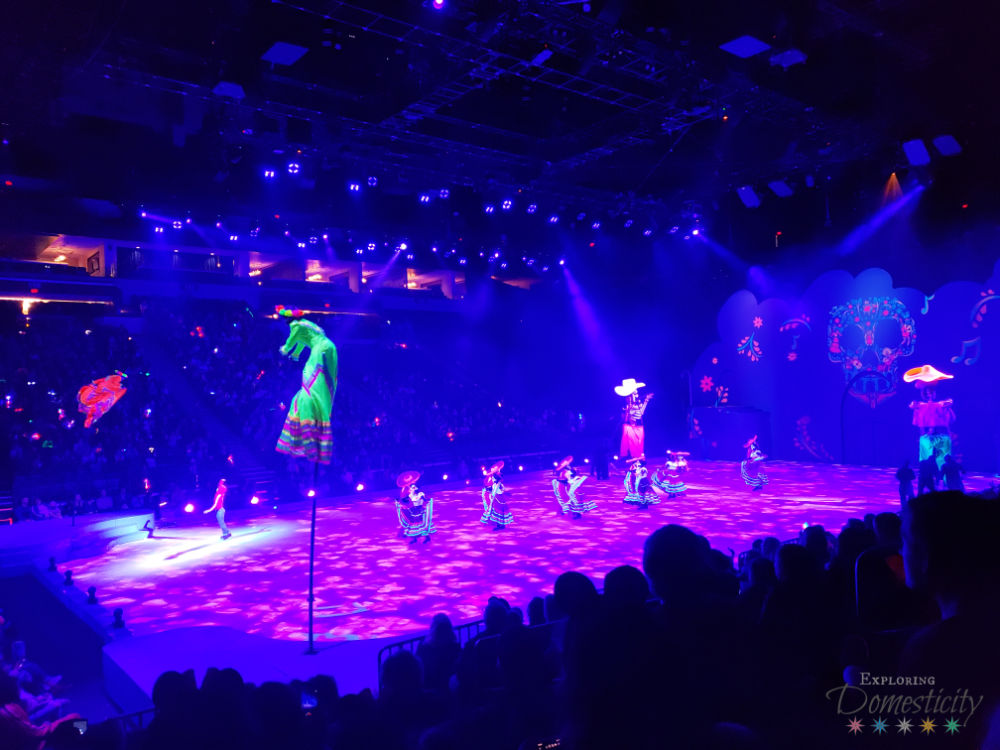 Disney on Ice: Mickey's Search Party - Coco