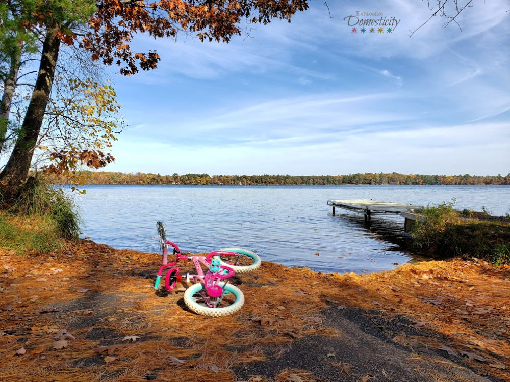 bike at the edge of the lake