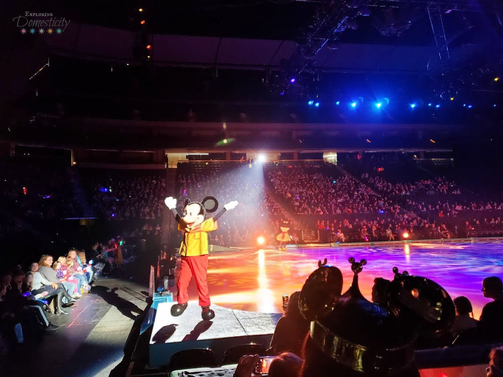 Disney on Ice: Worlds of Enchantment Mickey