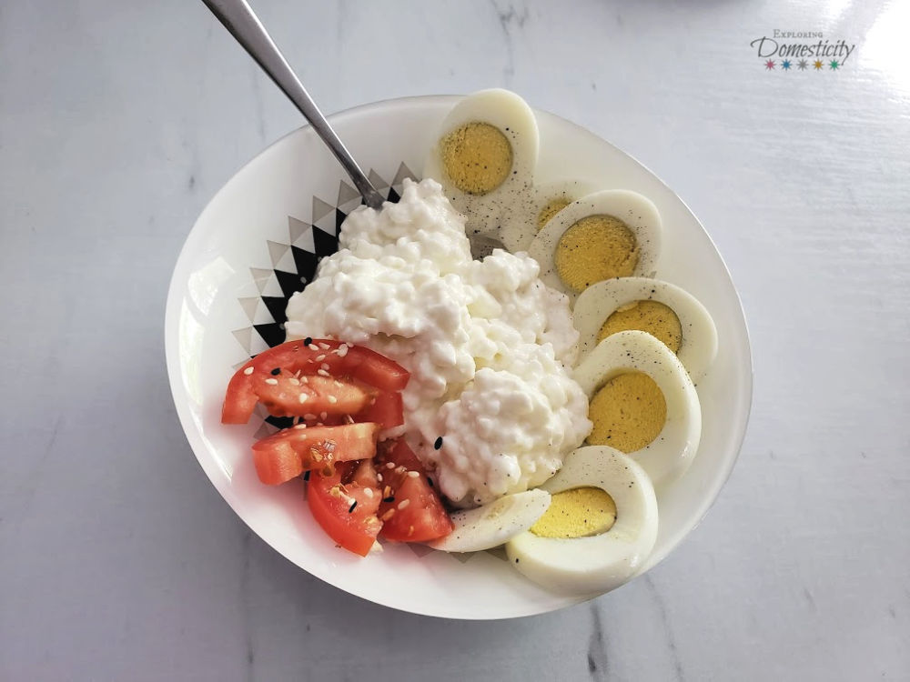cottage cheese, tomato, and hard boiled egg